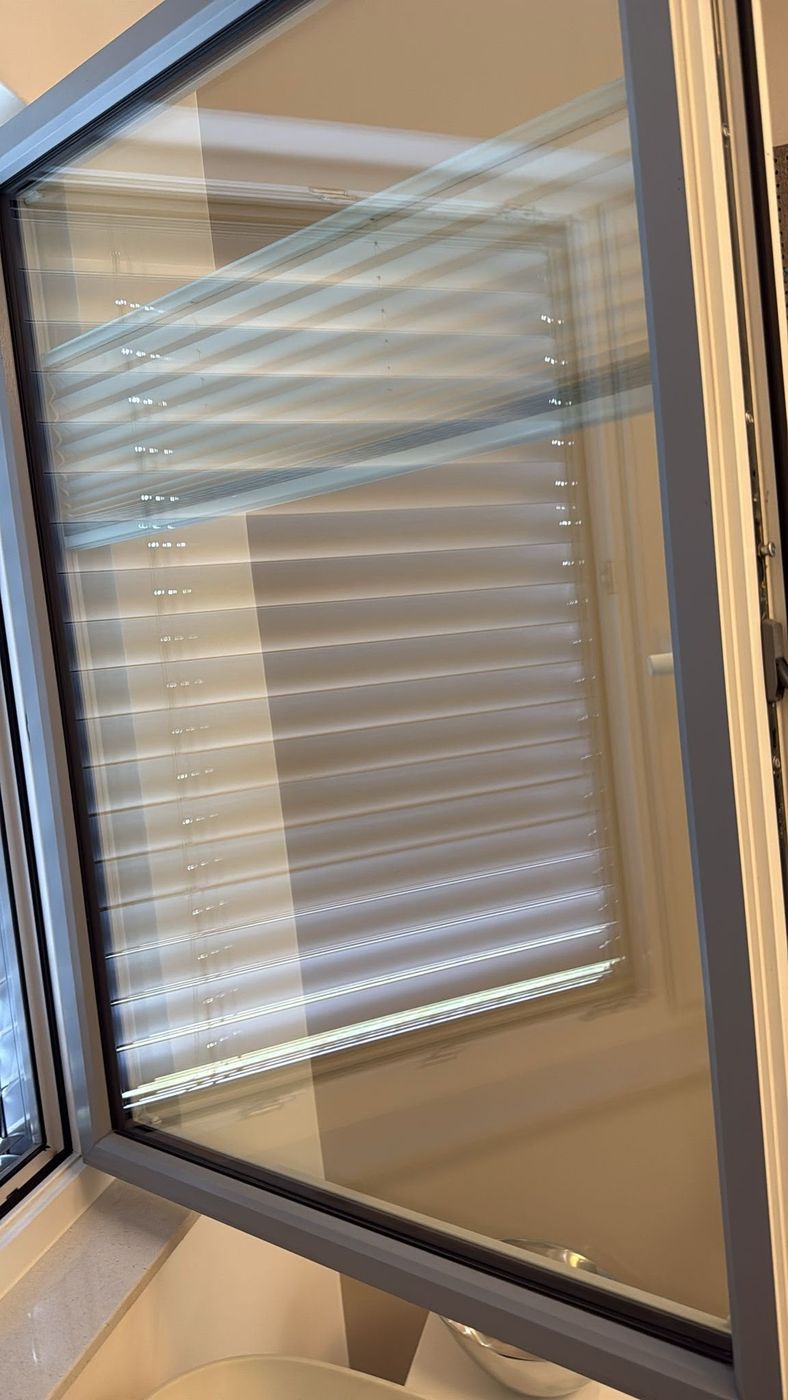 Kristallklar gereinigte Fensterscheibe ohne Schlieren